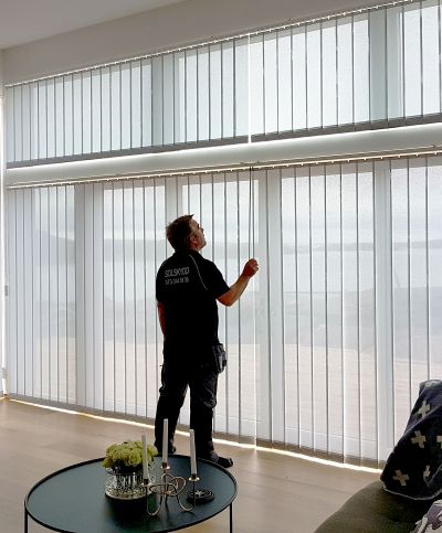 Lamellgardiner för stora fönsterpartier